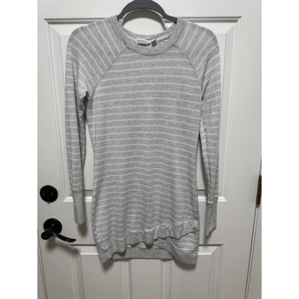 Athleta long sleeve thumb hole long shirt XS